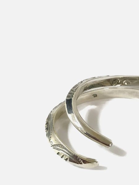 LARRY SMITH TRIANGLE TAPERED END BRACELET -LEAF-