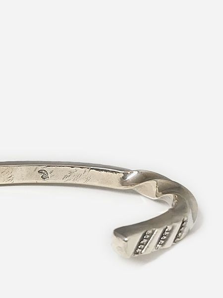 LARRY SMITH SQUARE WIRE TWIST BANGLE