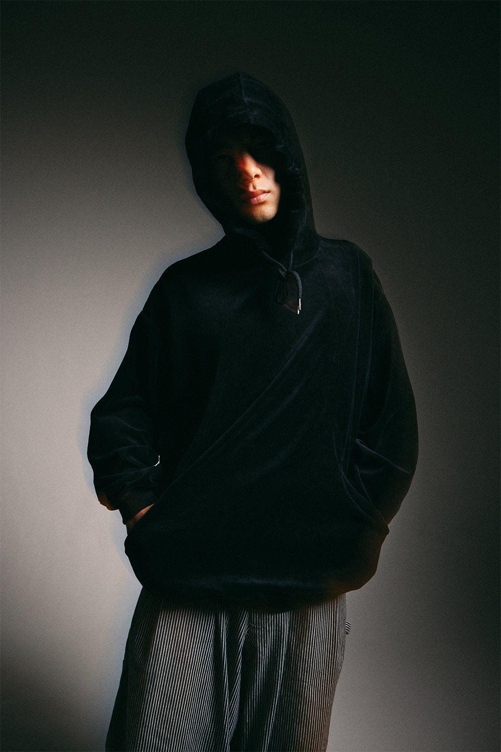 TIGHTBOOTH VELOUR PULLOVER HOODIE