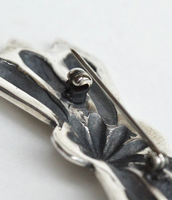 LARRY SMITH SHELL BUTTERFLY PIN