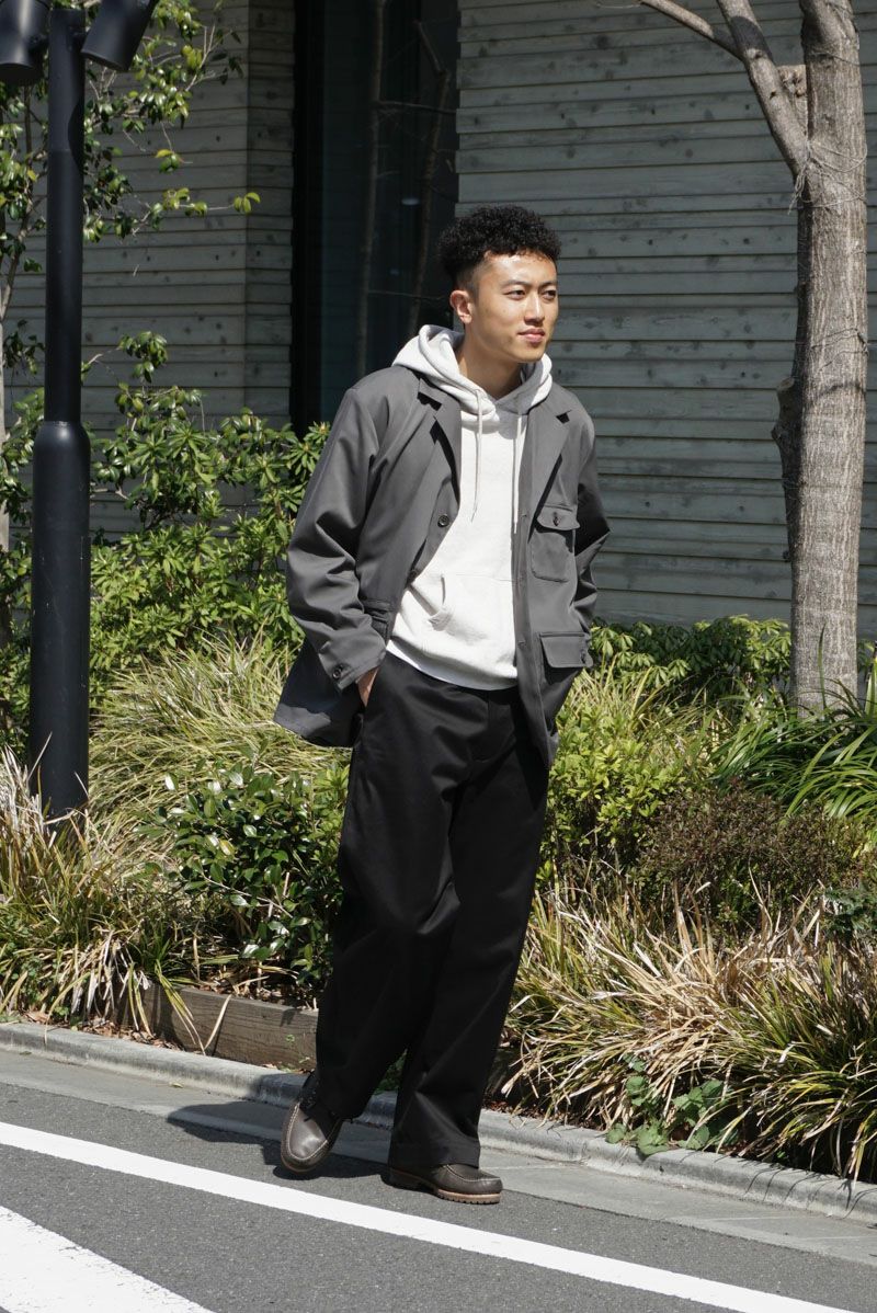 UNIVERSAL PRODUCTS. NO TUCK CHINO TROUSERS