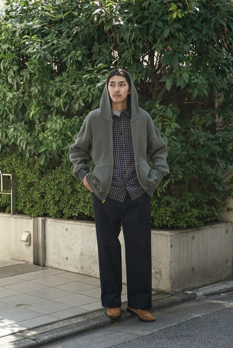 UNIVERSAL PRODUCTS. NO TUCK CHINO TROUSERS