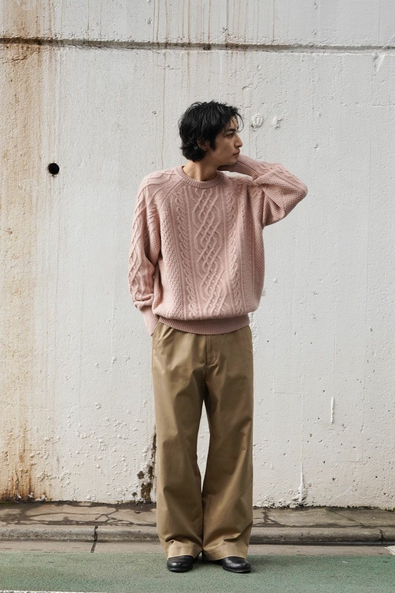 UNIVERSAL PRODUCTS. NO TUCK CHINO TROUSERS