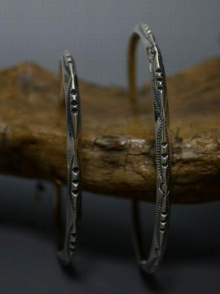 LARRY SMITH EXTRA THIN TRIANGLE BRACELET -3 POINT-