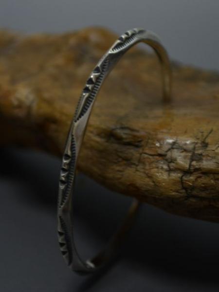 LARRY SMITH EXTRA THIN TRIANGLE BRACELET -3 POINT-