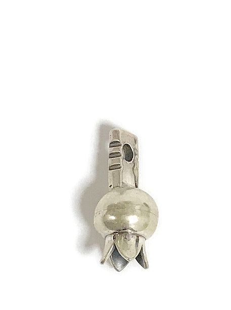 LARRY SMITH SQUASH BLOSSOM PENDANT