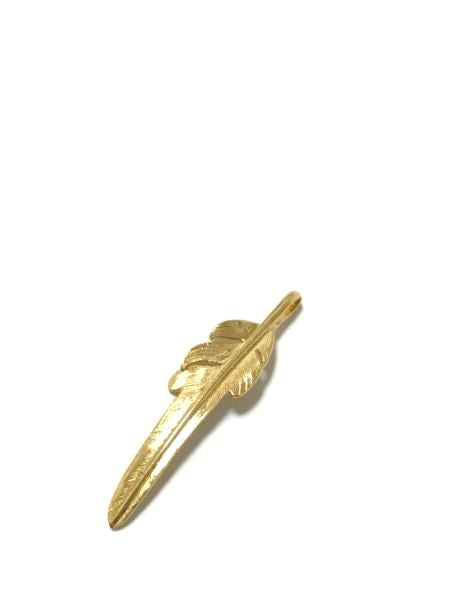 LARRY SMITH 18K GOLD KAZEKIRI FEATHER PENDANT No. 28 SMALL