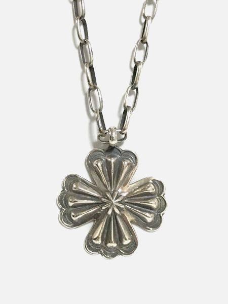 LARRY SMITH CLOVER LEAF PENDANT SHELL