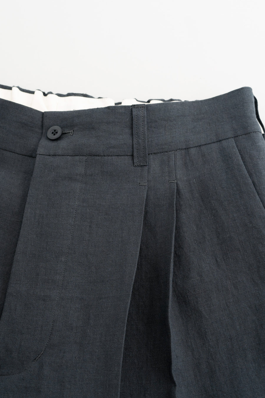 STILL BY HAND Two Tuck Wide Tapered Linen Pants