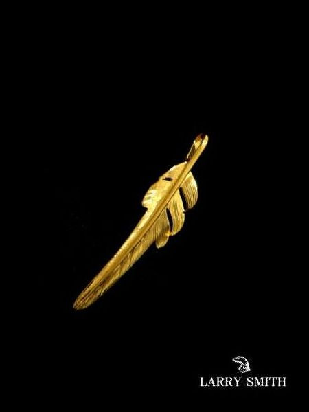 LARRY SMITH 18K GOLD KAZEKIRI FEATHER PENDANT No. 28 SMALL