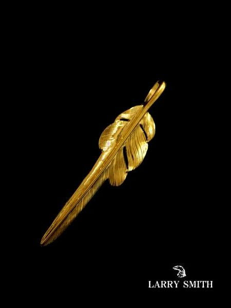 LARRY SMITH 18K GOLD KAZEKIRI FEATHER PENDANT No. 29 MEDIUM