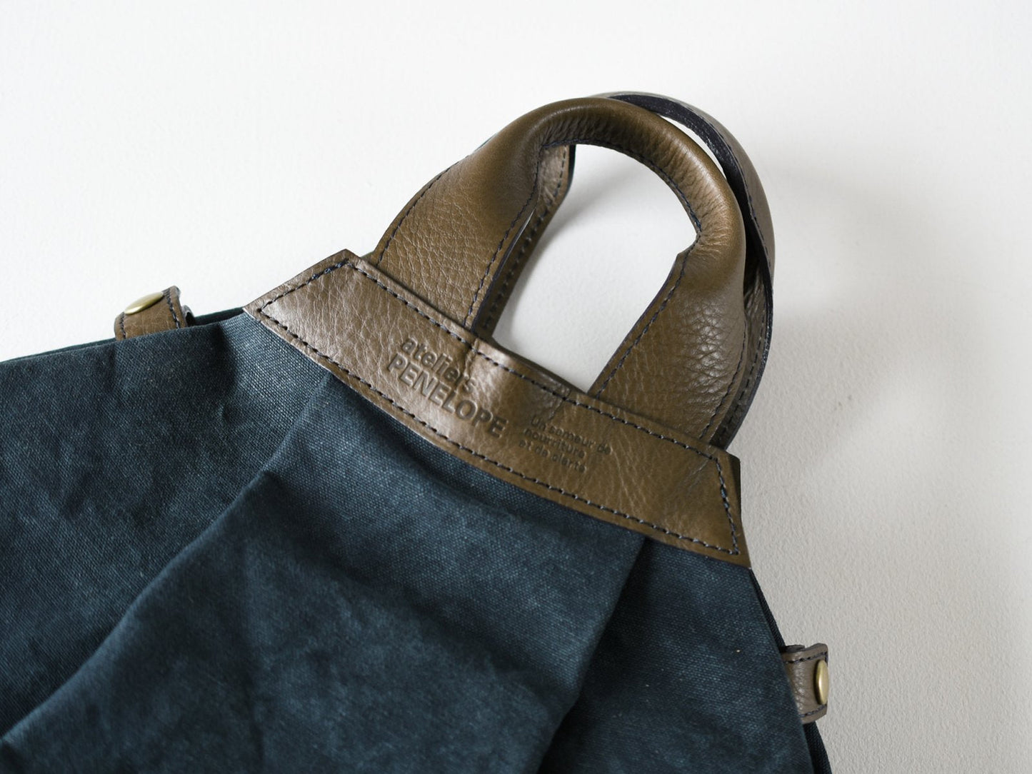 ateliers PENELOPE #9 Beetle Handbag (S)
