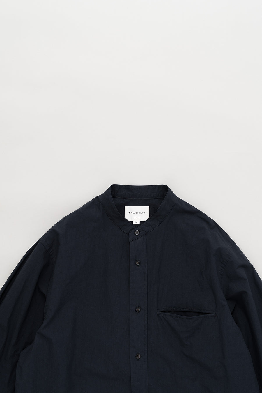 STILL BY HAND Linen Mixed Band Collar Shirt