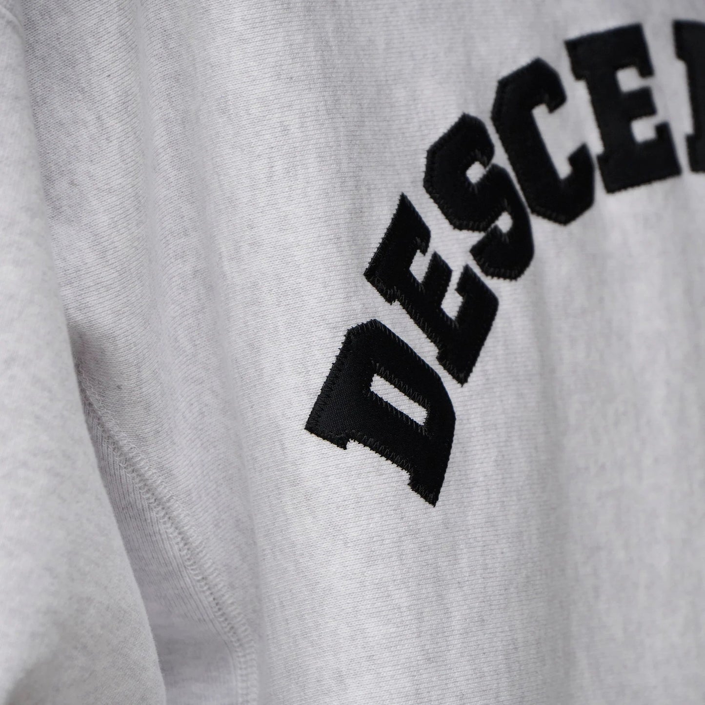 DESCENDANT BREACHING CREW NECK