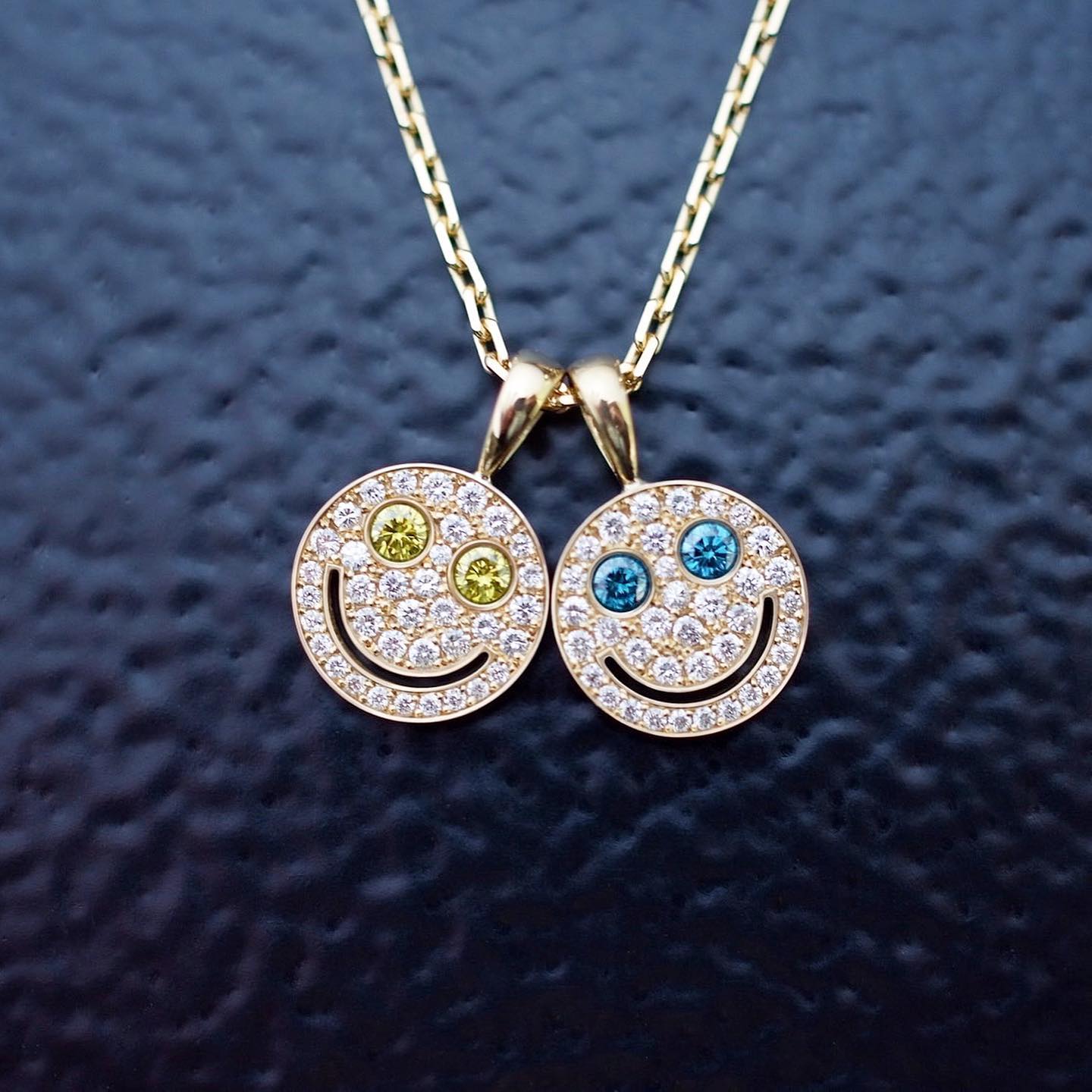 EYEFUNNY Smile S Blue-diamond eyes Pendant