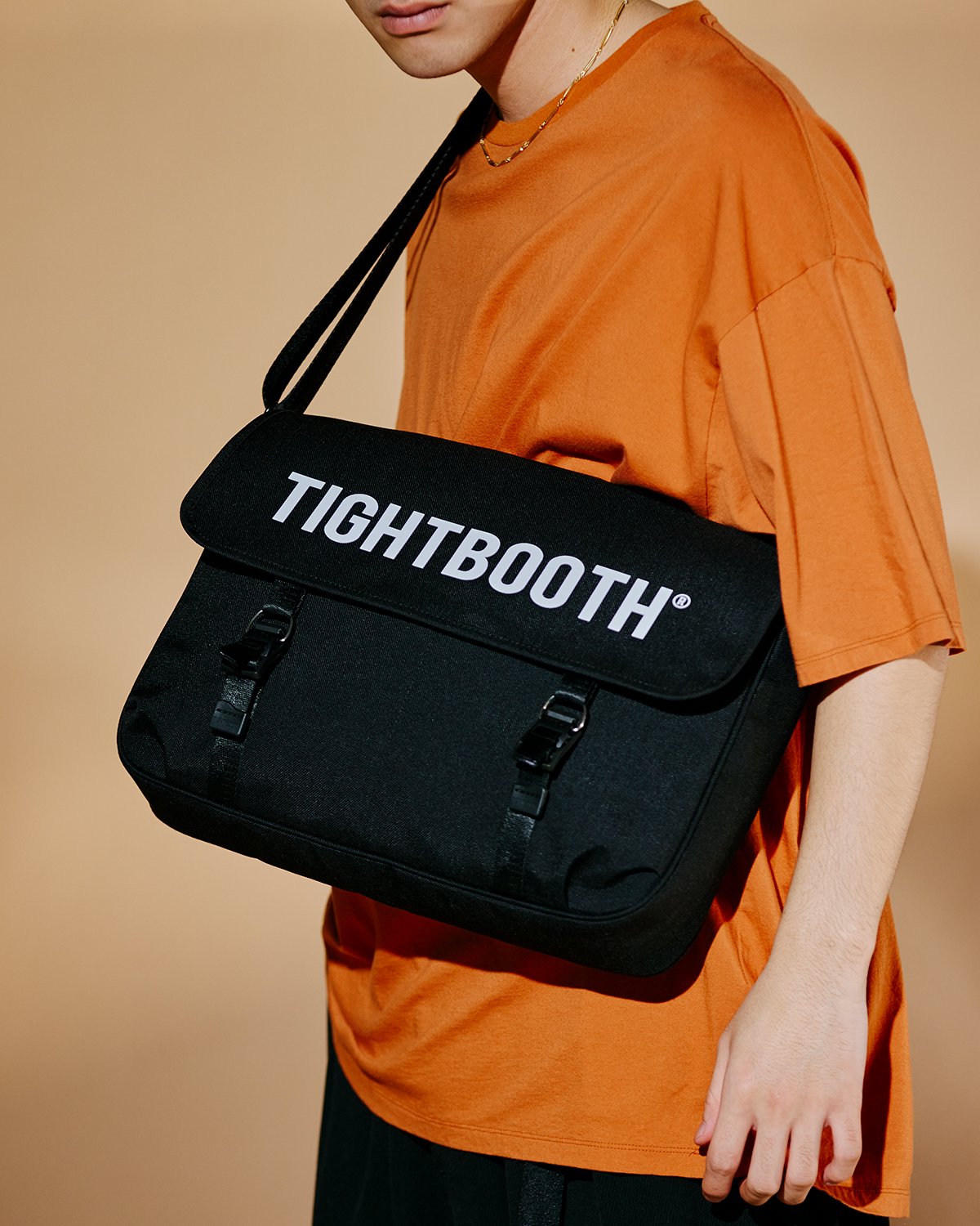 TIGHTBOOTH LOGO SHOULDER BAG