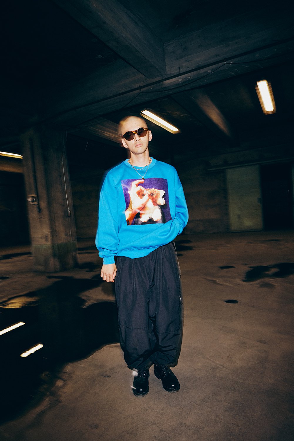 TIGHTBOOTH HAND SIGN CREW SWEAT