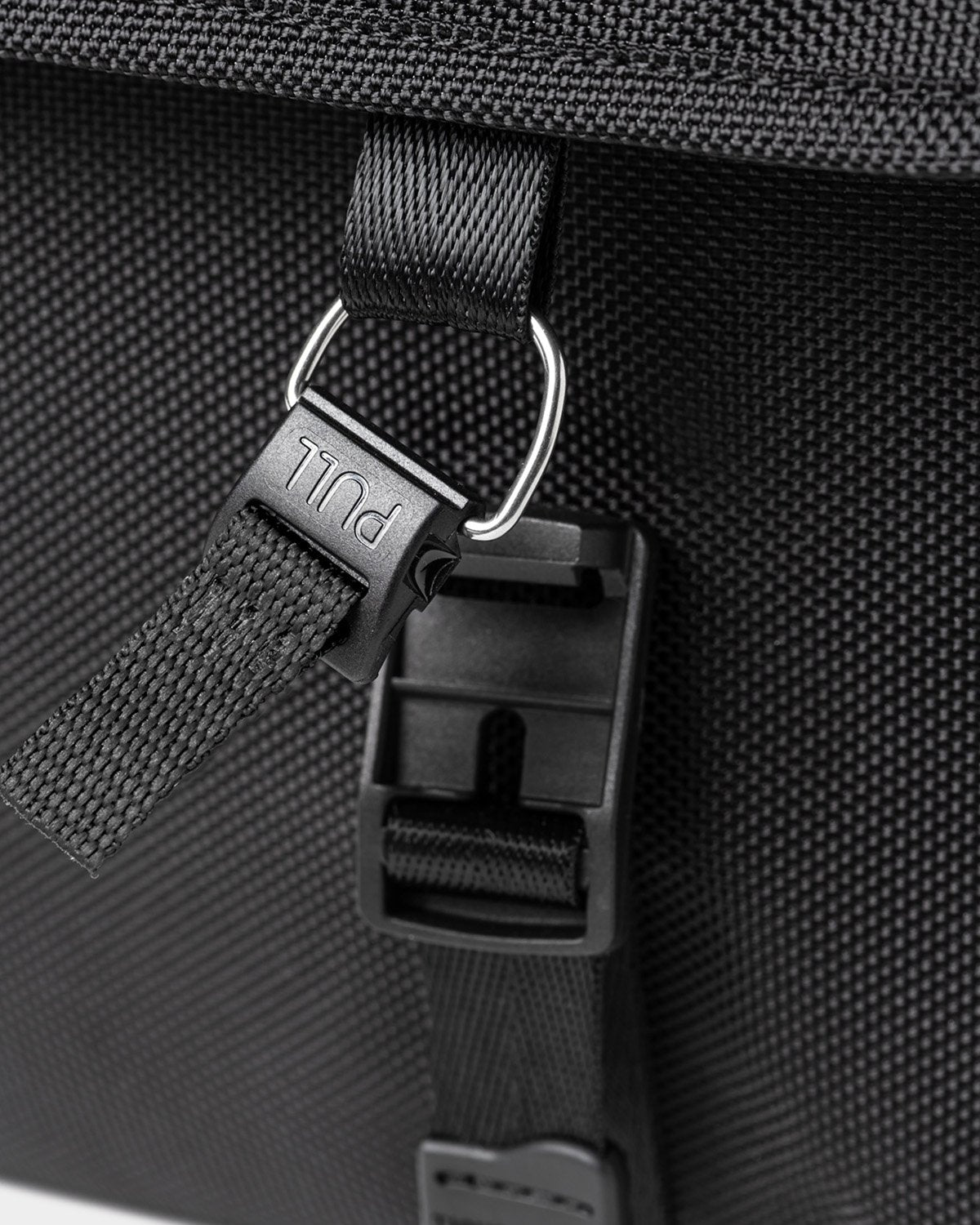 TIGHTBOOTH LOGO SHOULDER BAG