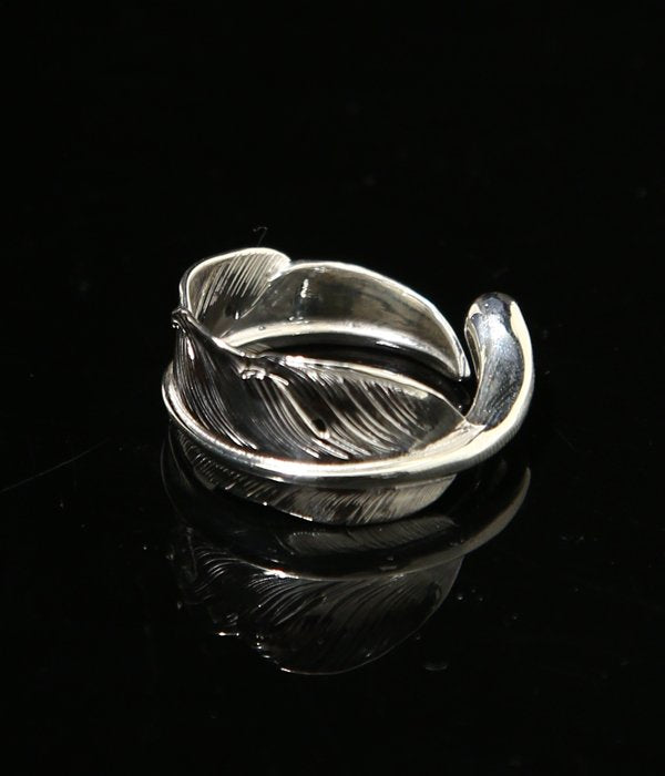LARRY SMITH NATABANE FEATHER RING