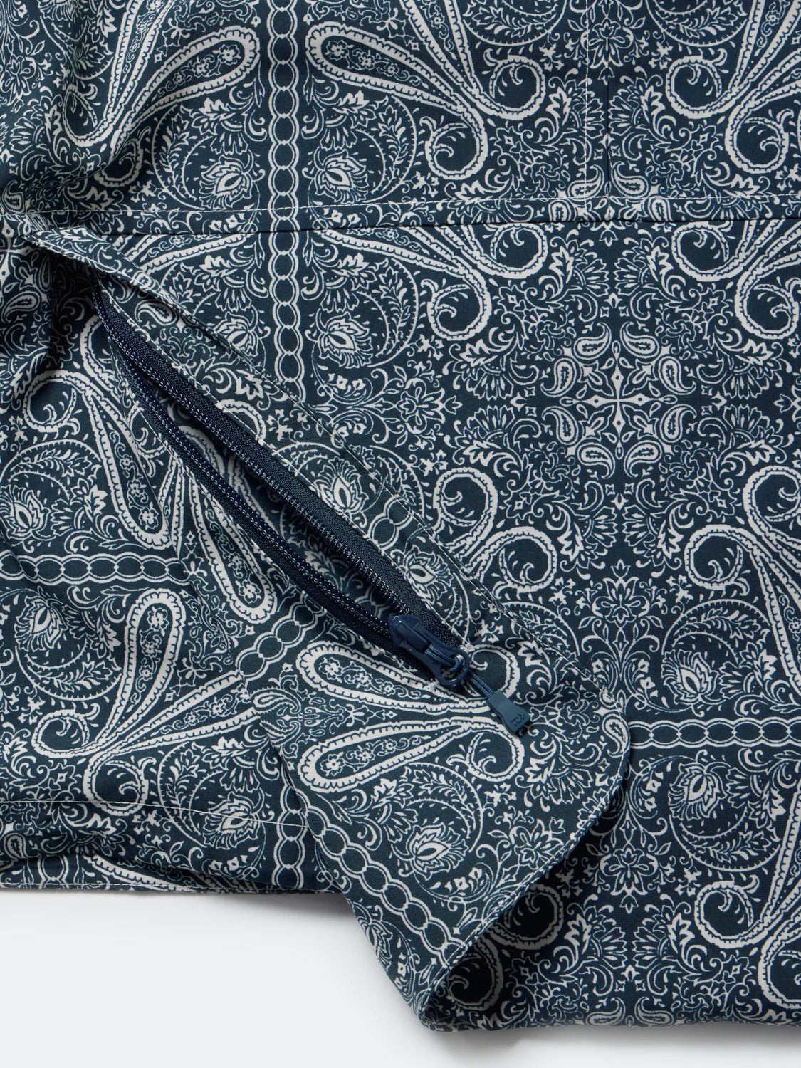 DAIWA PIER39 TECH OVER VEST PAISLEY