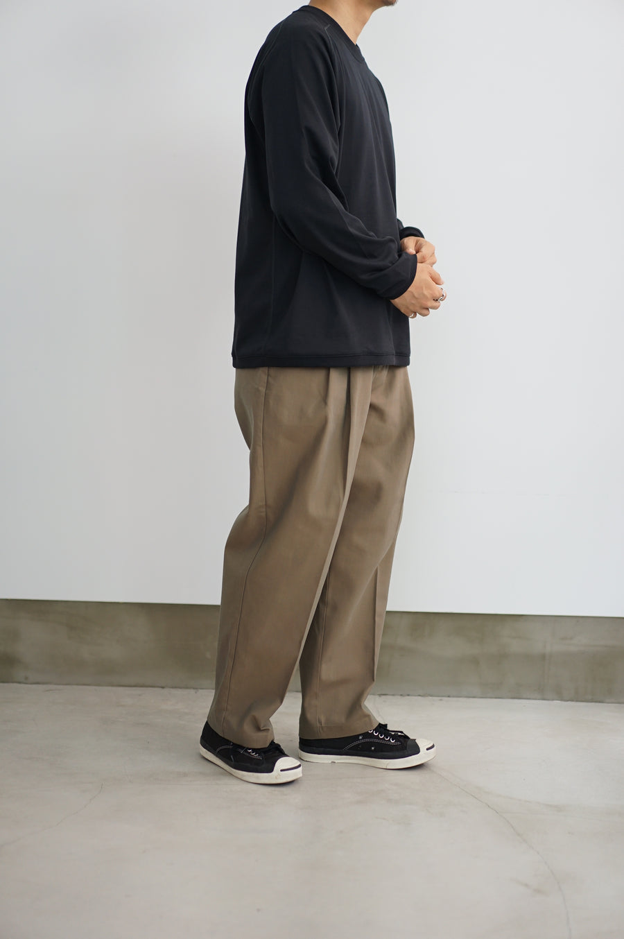 STILL BY HAND Deep Tuck Pressed Pants