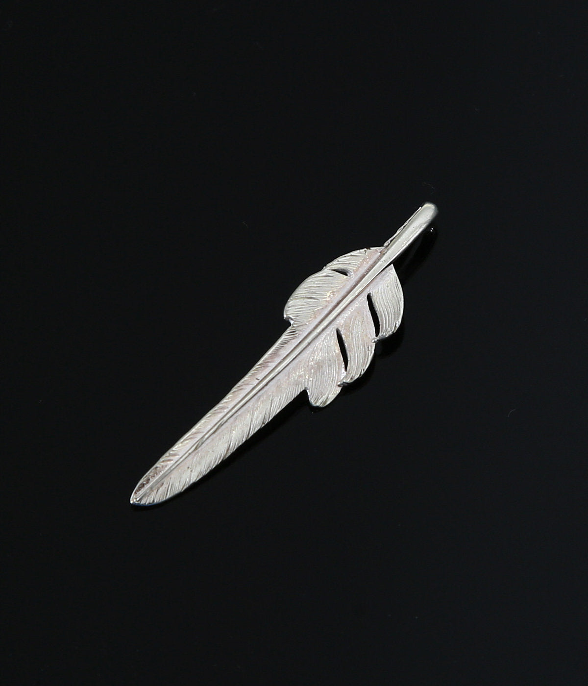 LARRY SMITH KAZEKIRI FEATHER PENDANT No. 28 -Small-