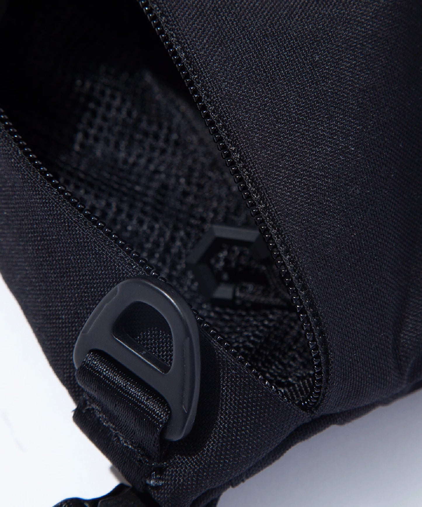 F/CE. CORDURA FIRE RESISTANT VERTICAL POUCH