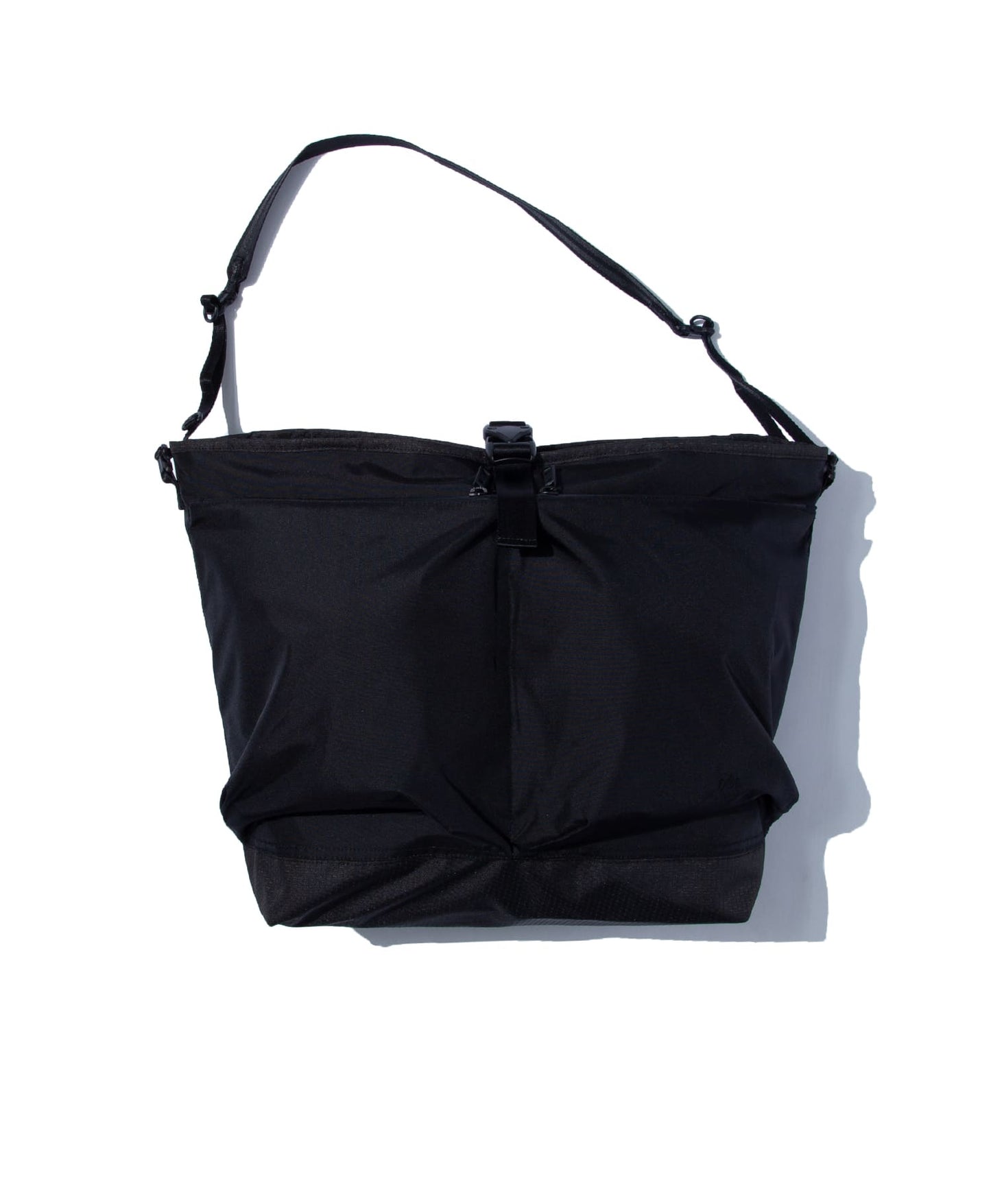 F/CE. LIGHTWEIGHT COURIER SHOULDER BAG