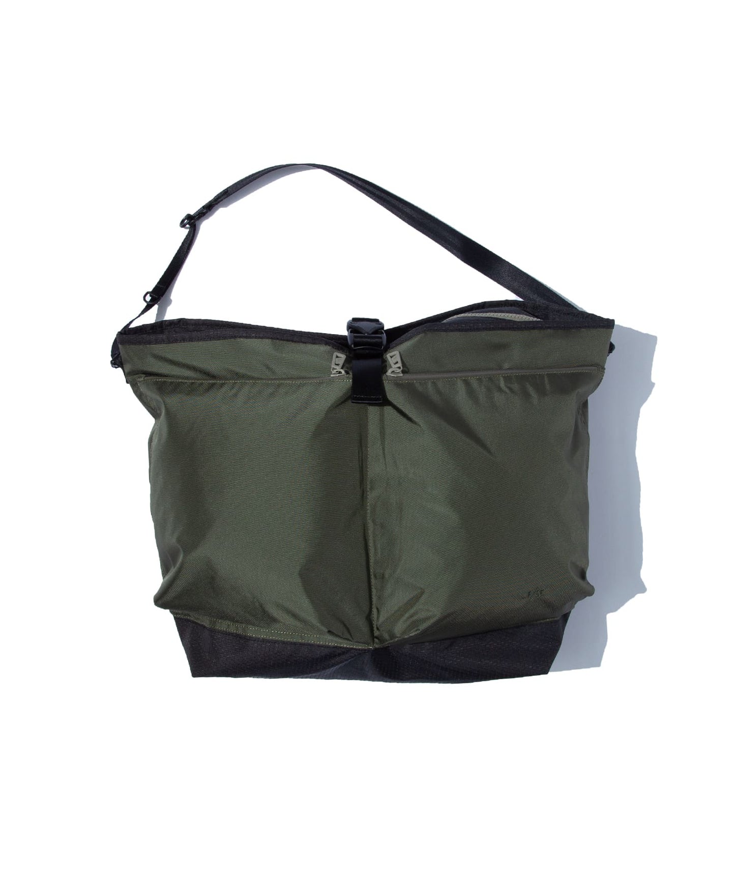 F/CE. LIGHTWEIGHT COURIER SHOULDER BAG