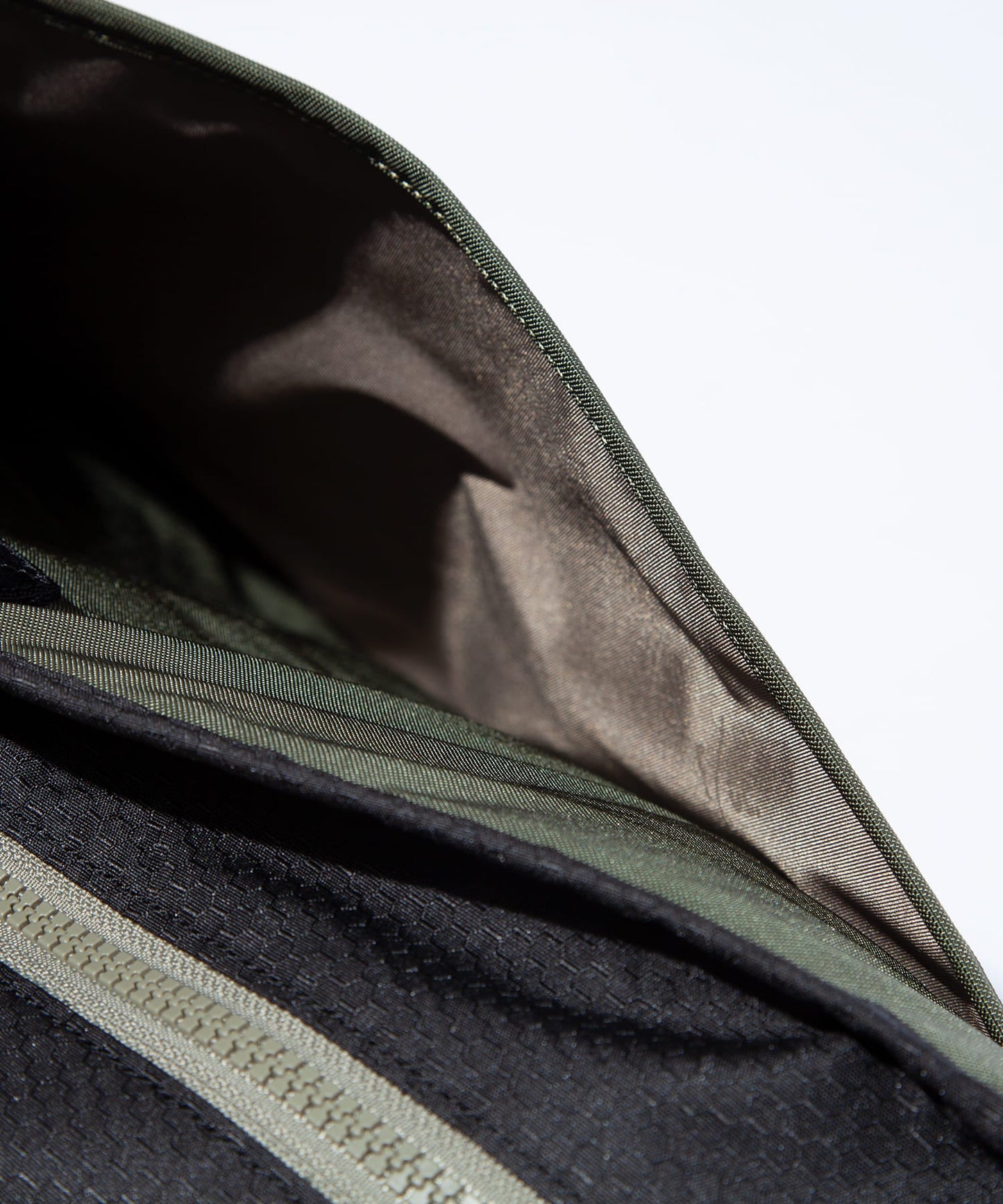F/CE. LIGHTWEIGHT COURIER SHOULDER BAG