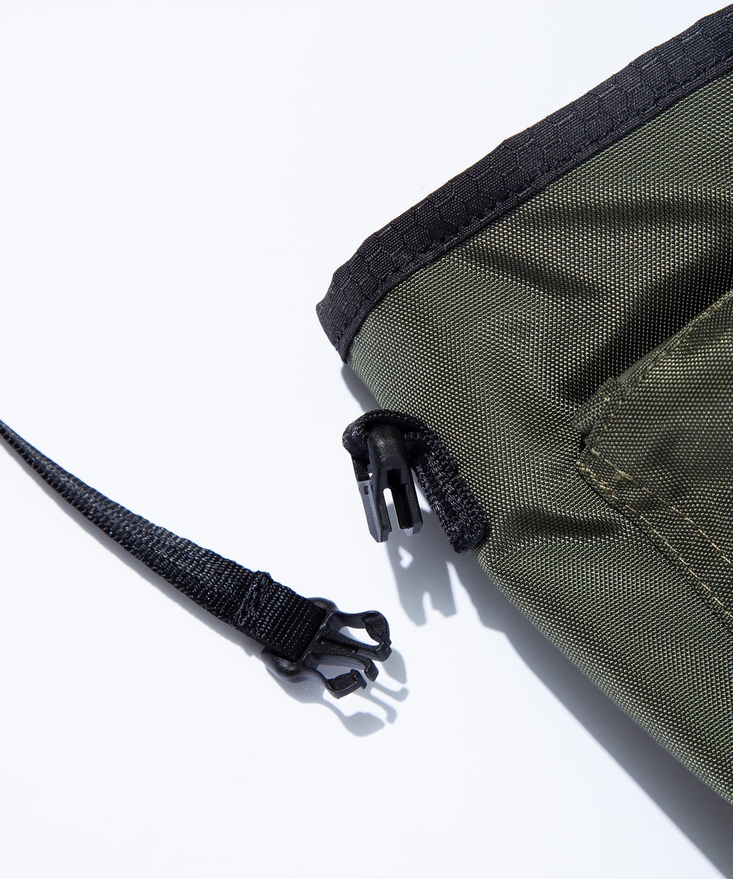 F/CE. LIGHTWEIGHT COURIER SHOULDER BAG