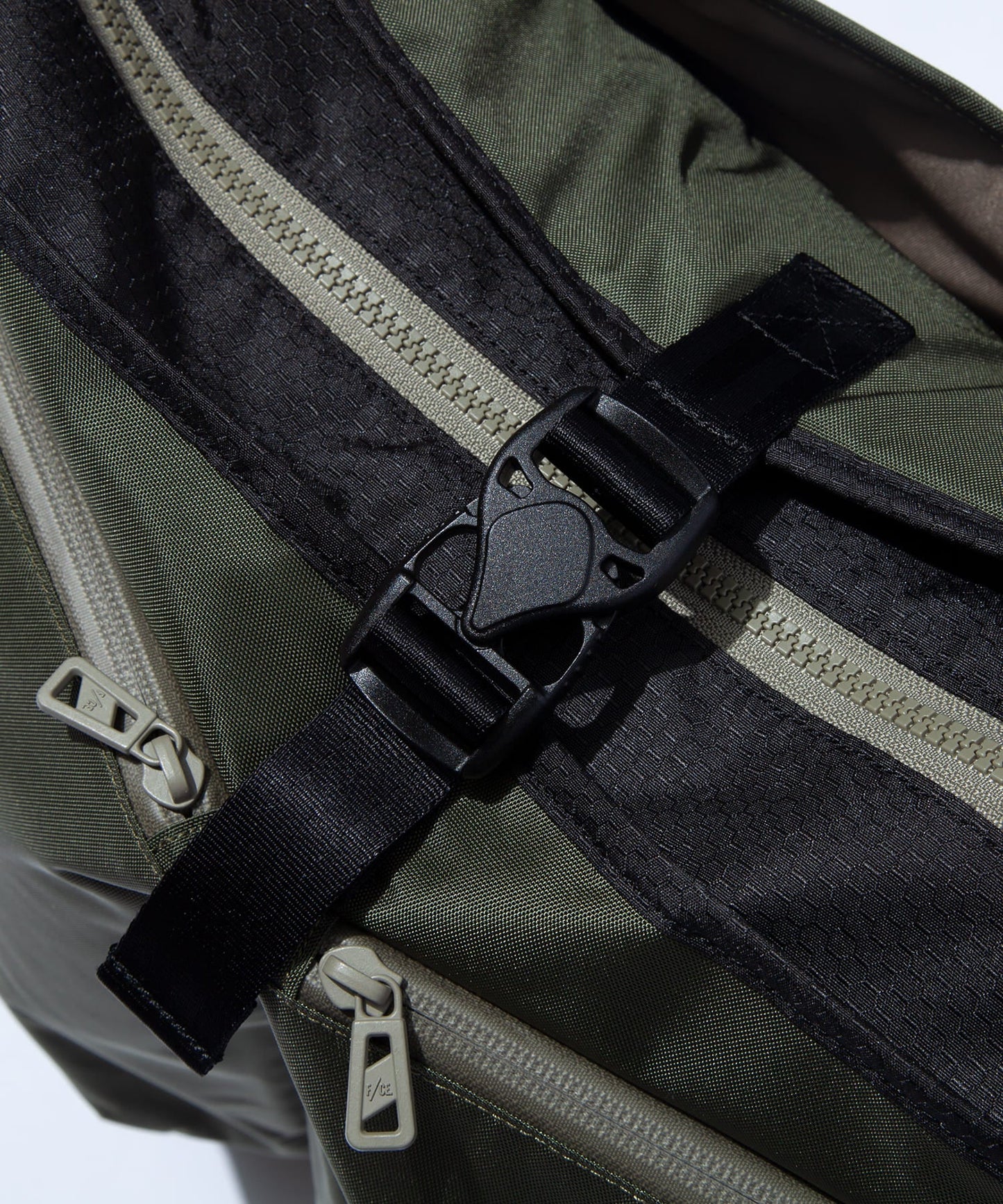 F/CE. LIGHTWEIGHT COURIER SHOULDER BAG