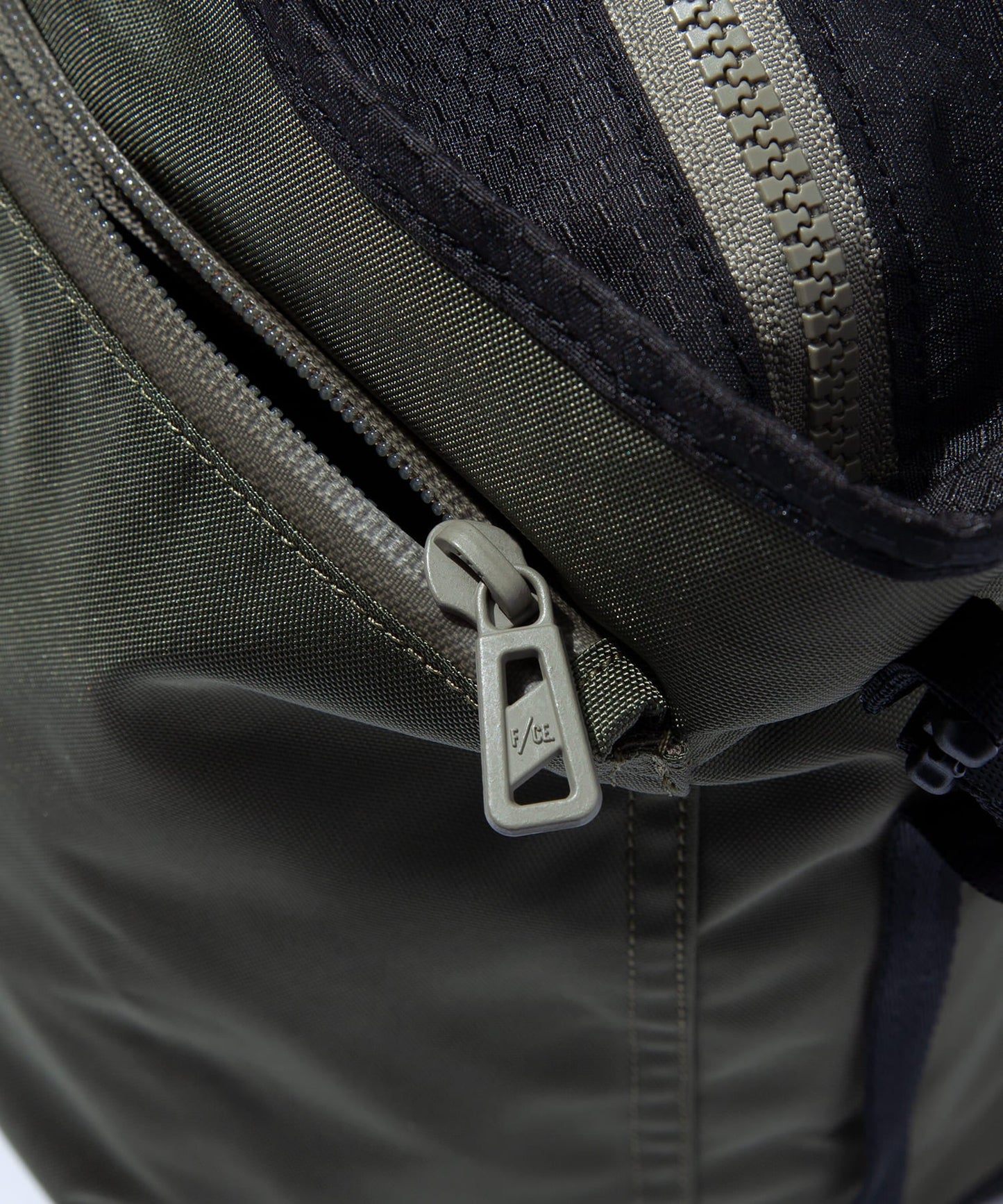 F/CE. LIGHTWEIGHT COURIER SHOULDER BAG