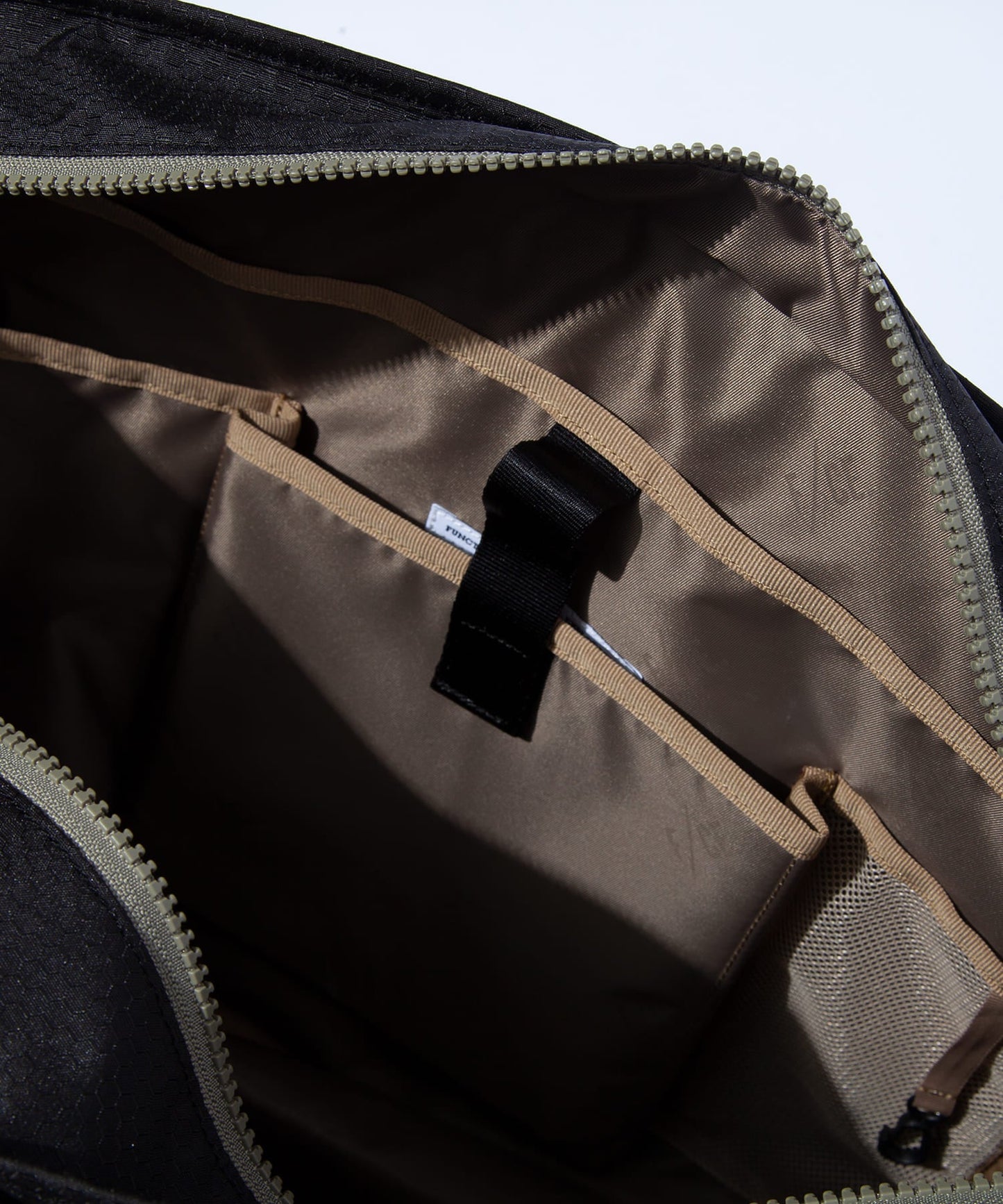 F/CE. LIGHTWEIGHT COURIER SHOULDER BAG