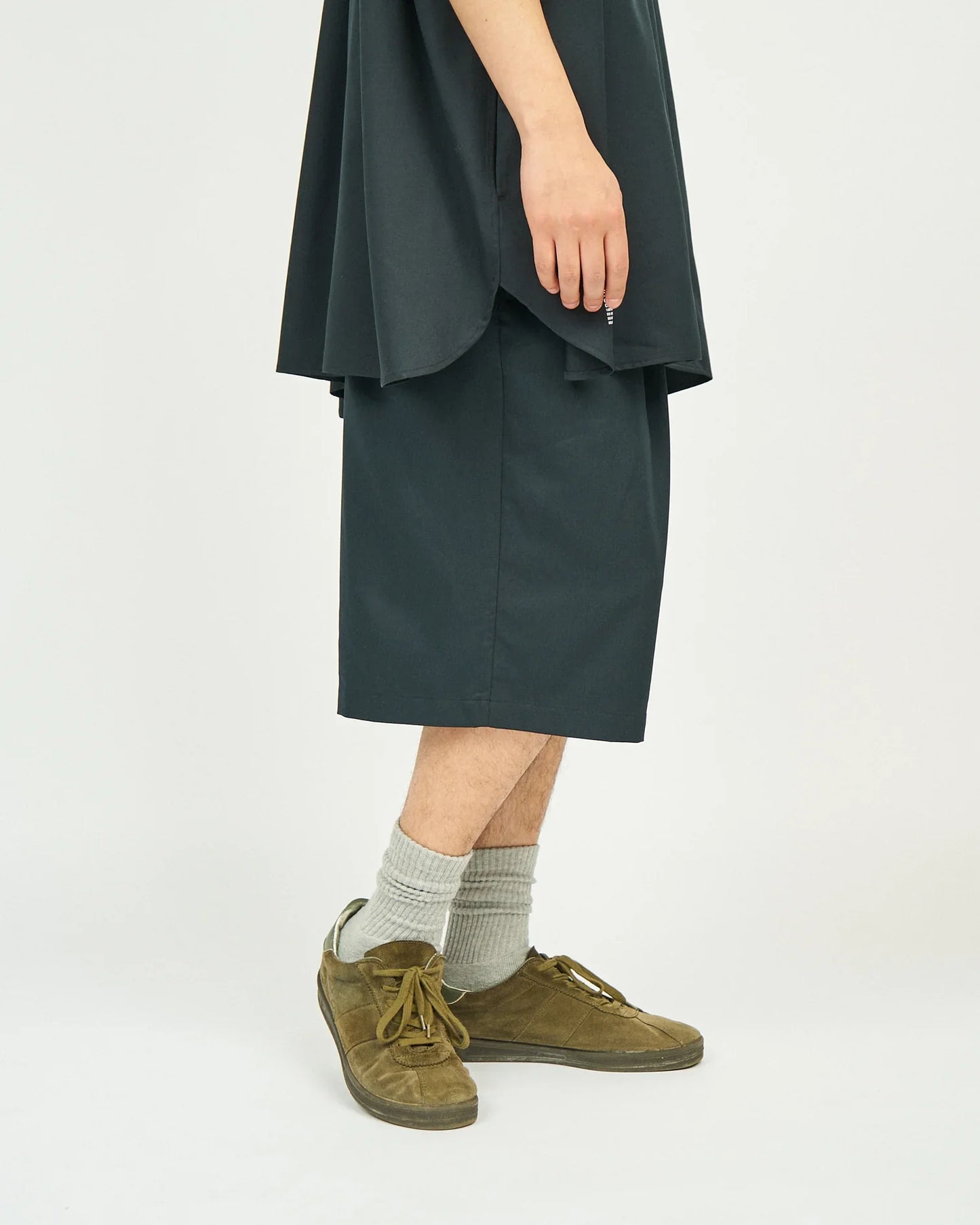 FreshService COOLFIBER TWO TUCK EASY SHORTS