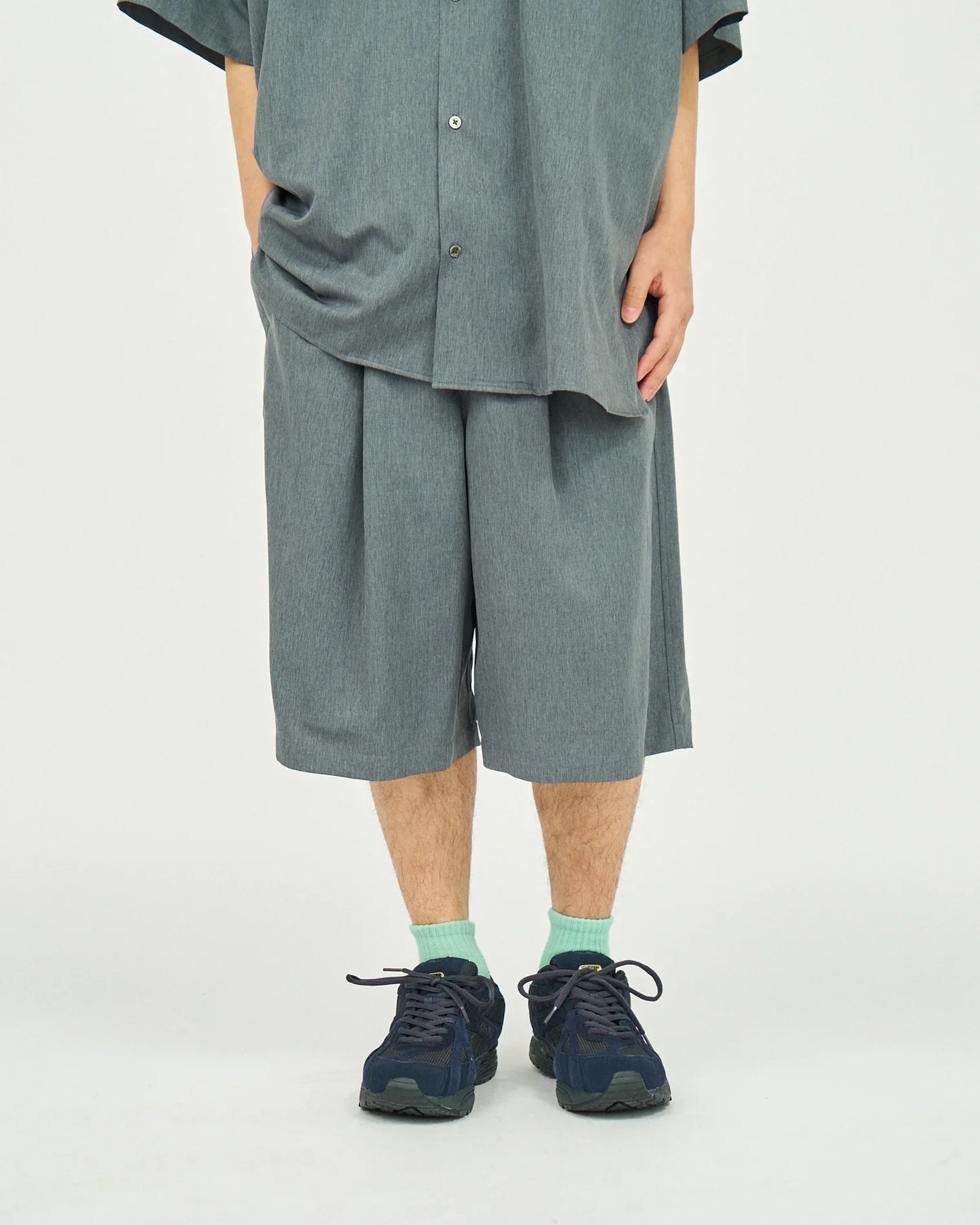 FreshService COOLFIBER TWO TUCK EASY SHORTS