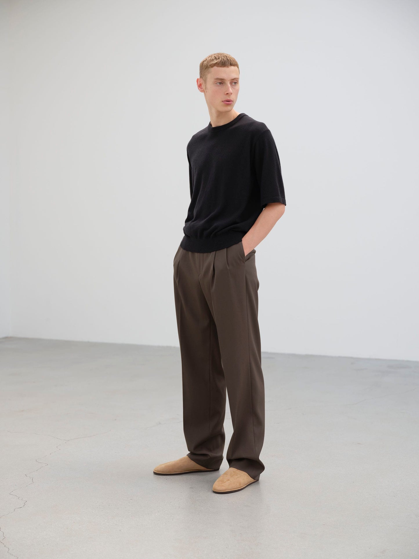 AURALEE LIGHT WOOL MAX GABARDINE TWO-TUCK SLACKS