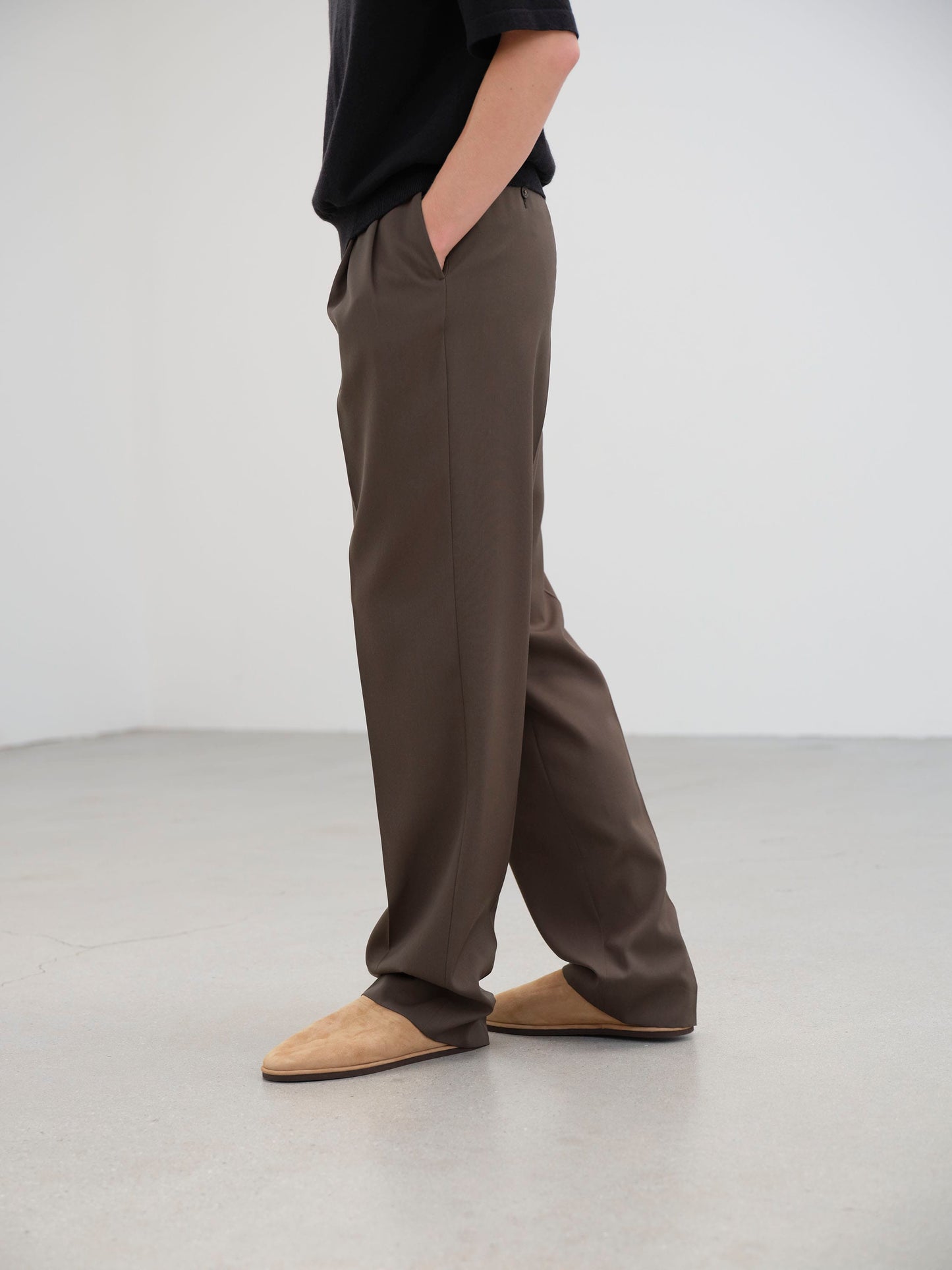 AURALEE LIGHT WOOL MAX GABARDINE TWO-TUCK SLACKS