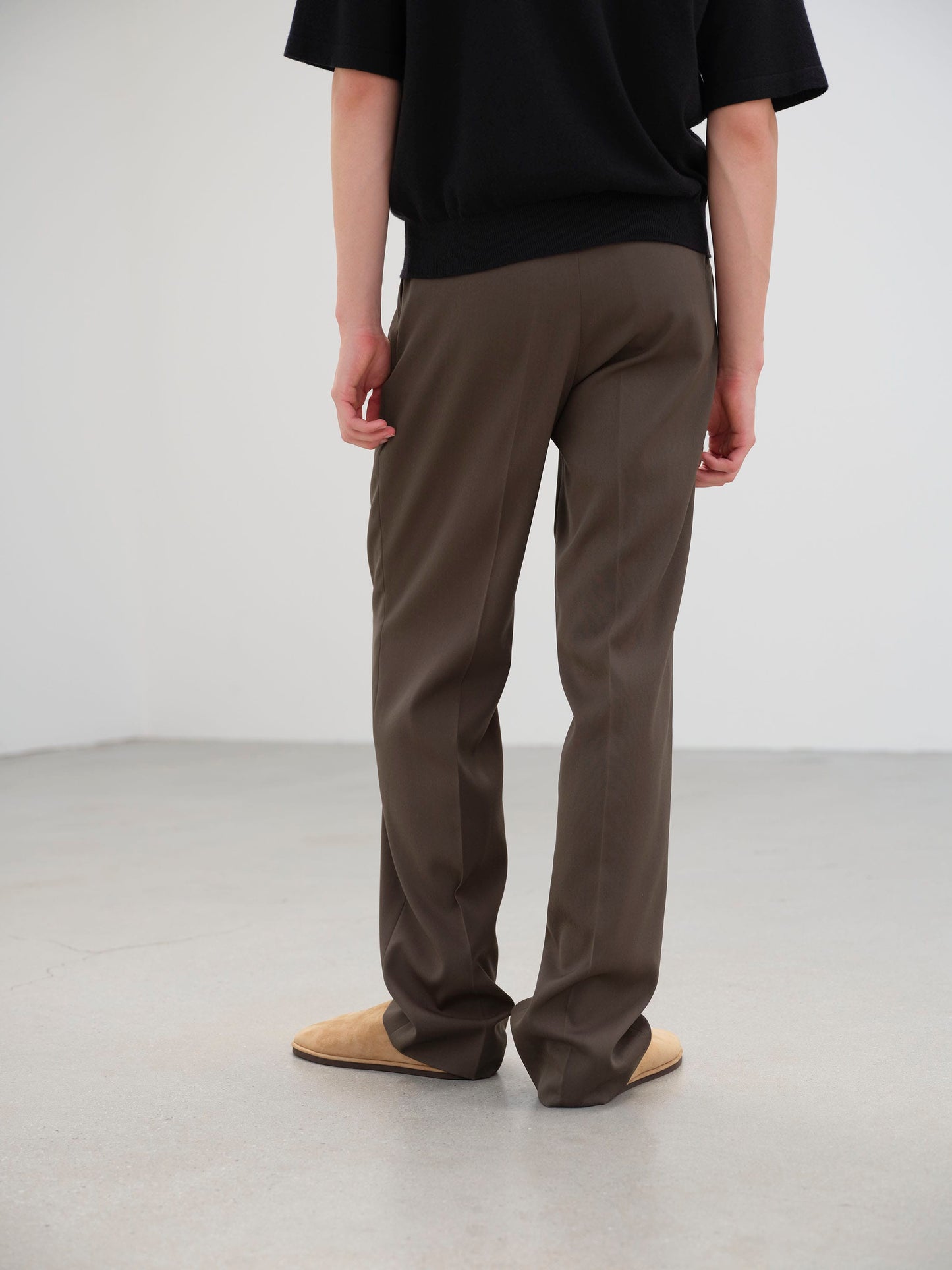 AURALEE LIGHT WOOL MAX GABARDINE TWO-TUCK SLACKS