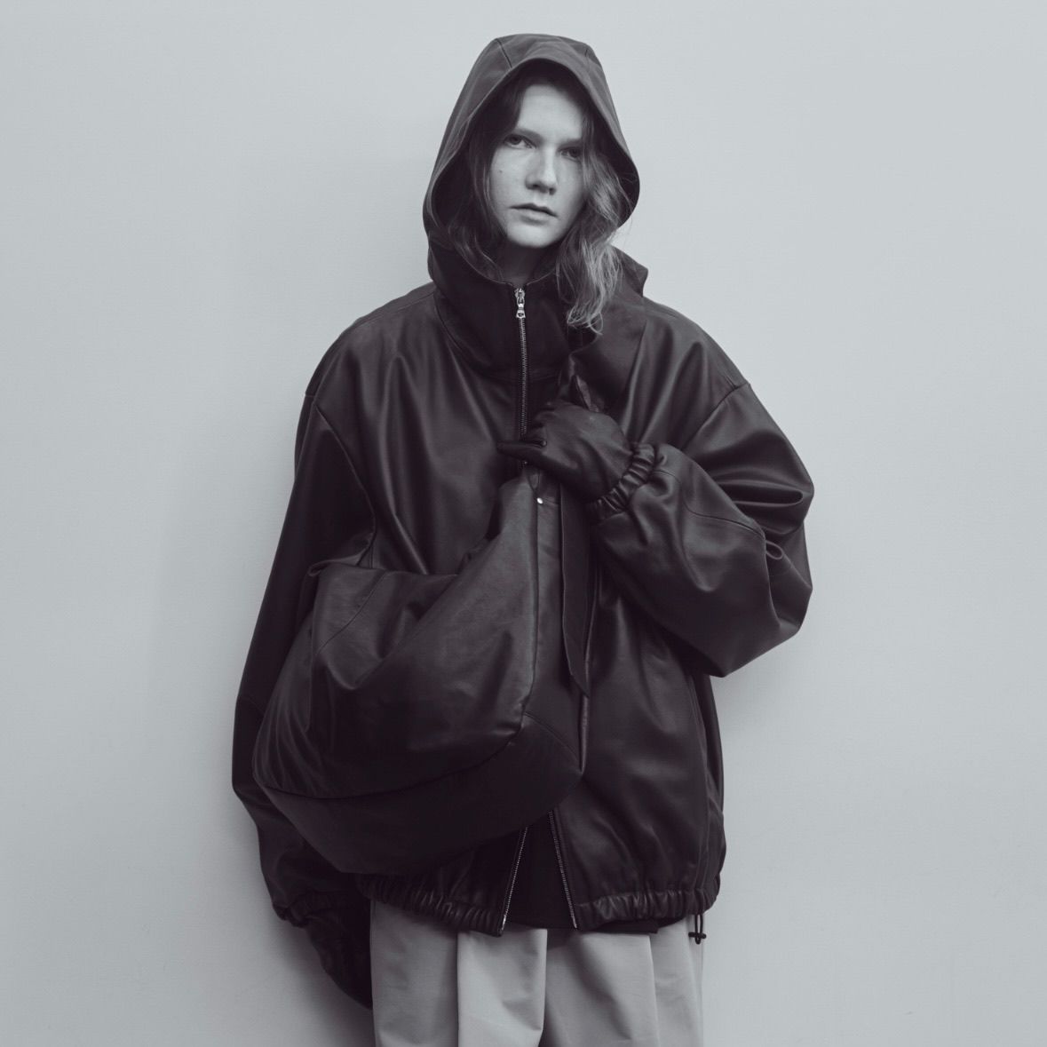 ssstein LEATHER HOODED SHORT JACKET