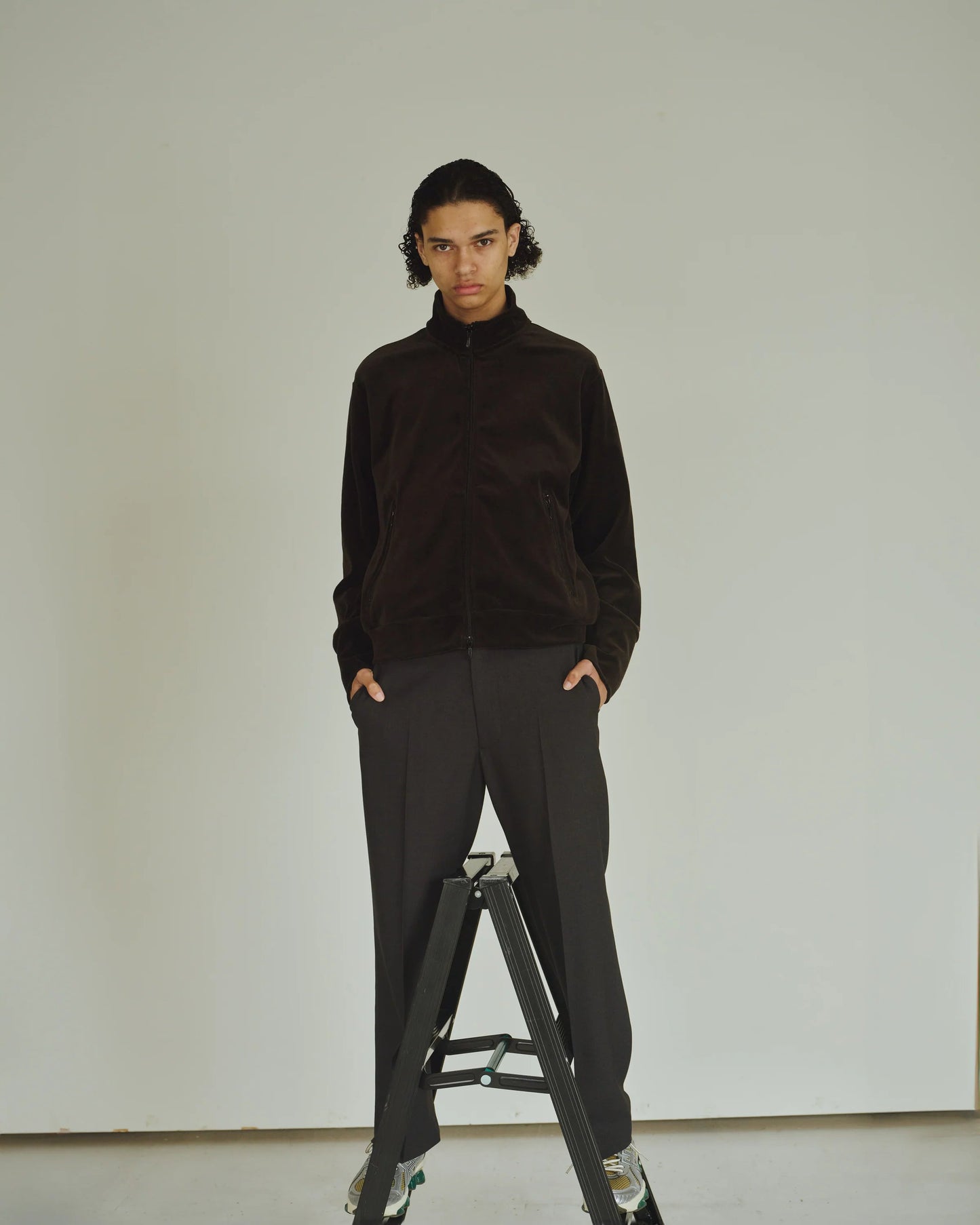 marka RECYCLED POLYESTER NON-MULESED WOOL GABARDINE TWO TUCK MILITARY TROUSERS