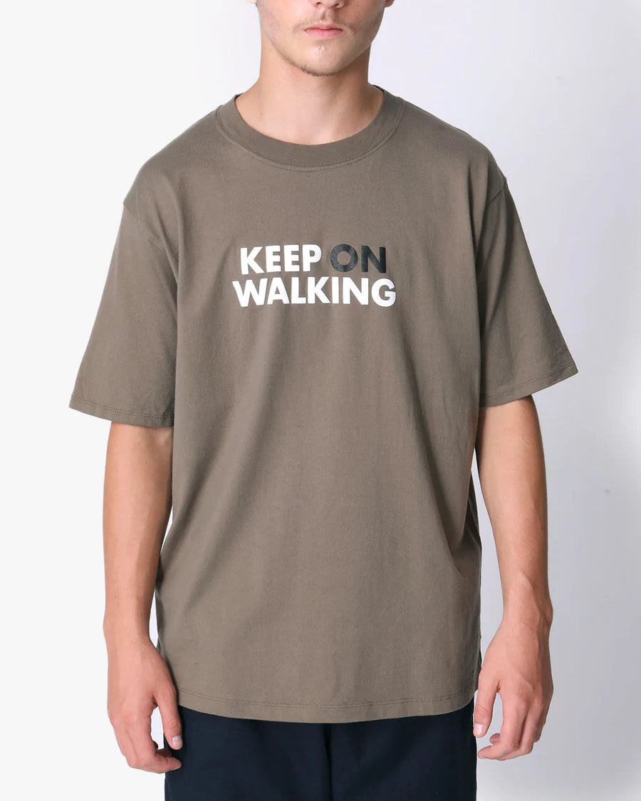 nonnative DWELLER S/S TEE "KEEP ON WALKING"