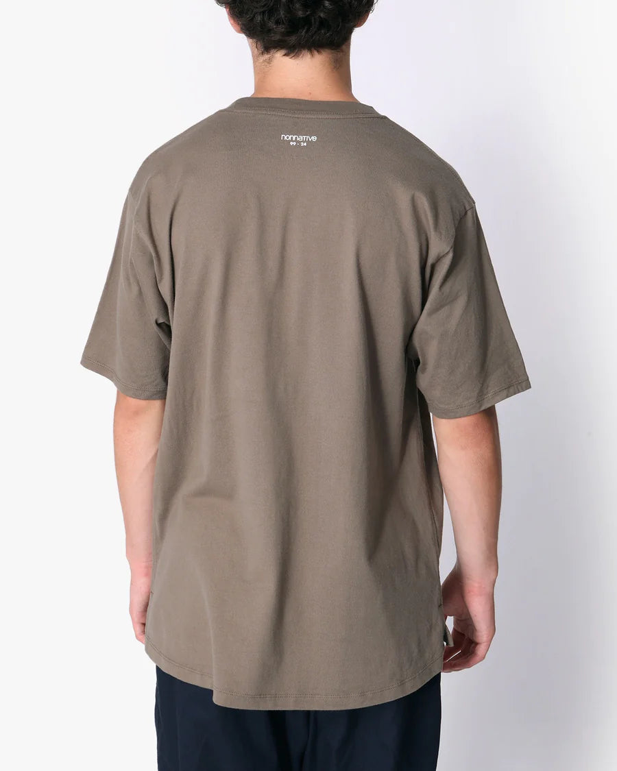 nonnative DWELLER S/S TEE "KEEP ON WALKING"
