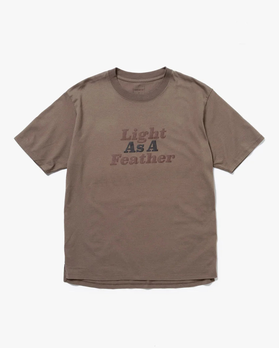 nonnative DWELLER S/S TEE "LIGHT AS A FEATHER"