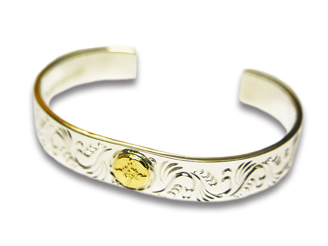 FIRST ARROW'S Flat Hammered 12mm Arabesque Carving Bungle with K18 BR-026