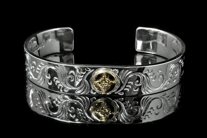 FIRST ARROW'S Flat Hammered 12mm Arabesque Carving Bungle with K18 BR-026