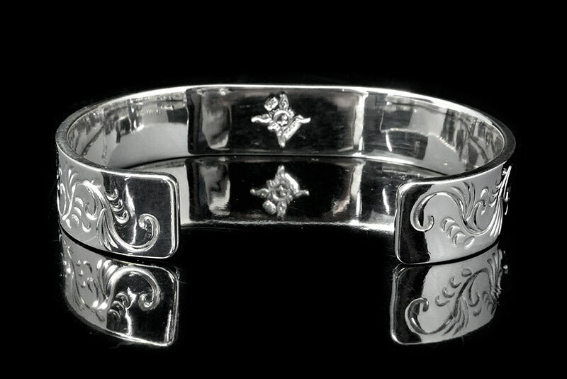 FIRST ARROW'S Flat Hammered 12mm Arabesque Carving Bungle with K18 BR-026