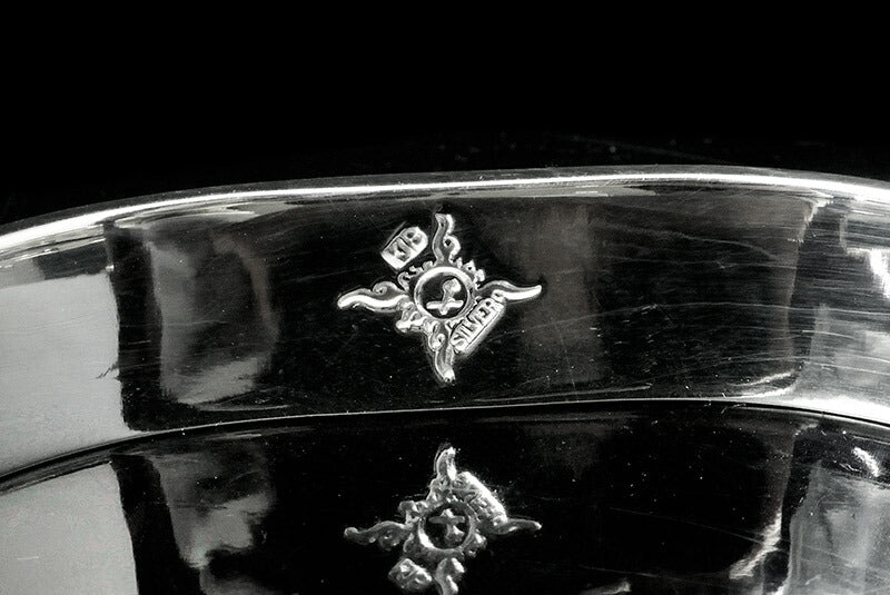 FIRST ARROW'S Flat Hammered 12mm Arabesque Carving Bungle with K18 BR-026