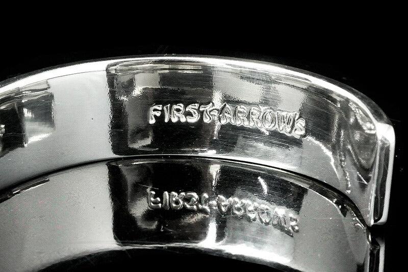 FIRST ARROW'S Flat Hammered 12mm Arabesque Carving Bungle with K18 BR-026