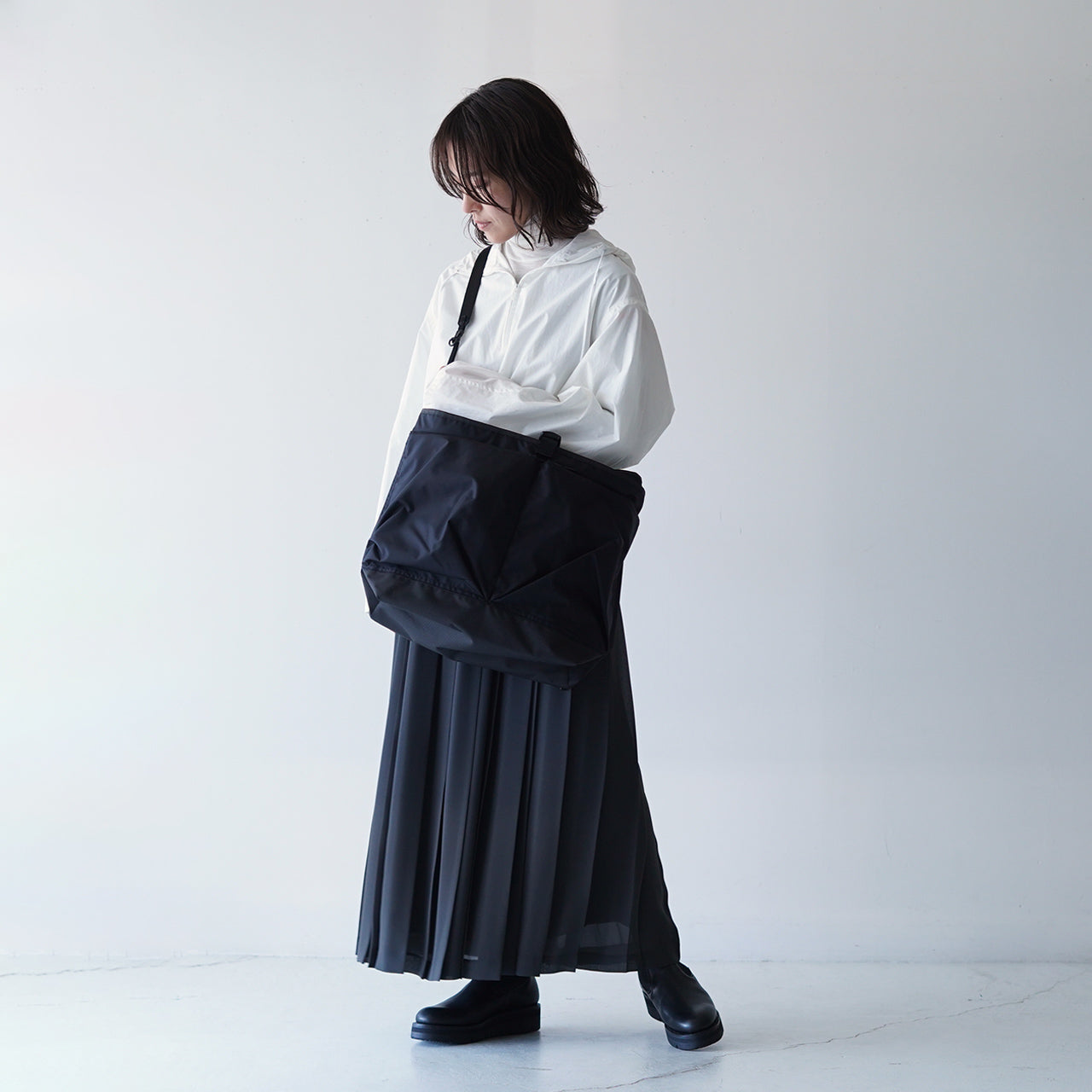 F/CE. LIGHTWEIGHT COURIER SHOULDER BAG